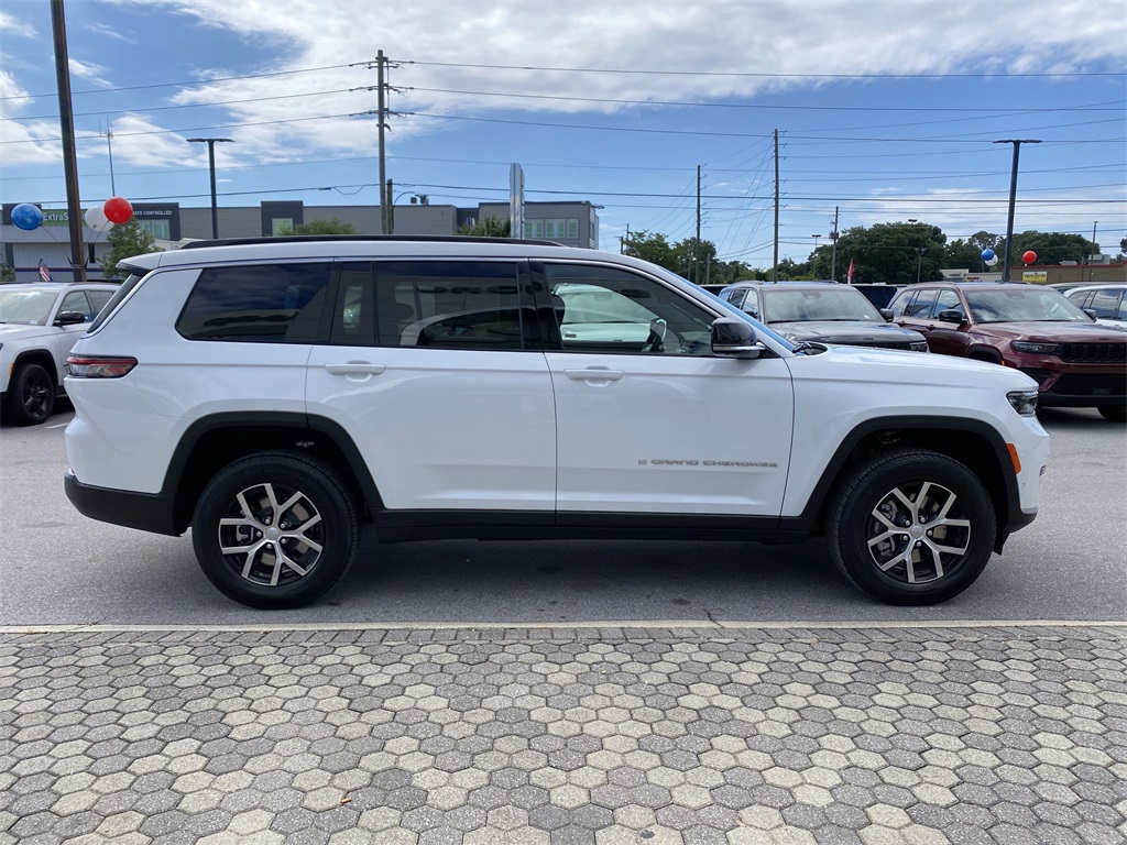2025 Jeep Grand Cherokee Limited photo 3