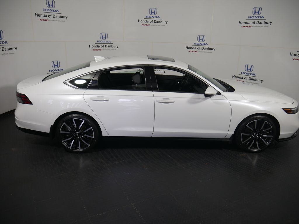 2023 Honda Accord Hybrid Touring photo 3