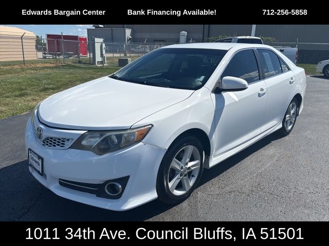 2013 Toyota Camry SE photo 3