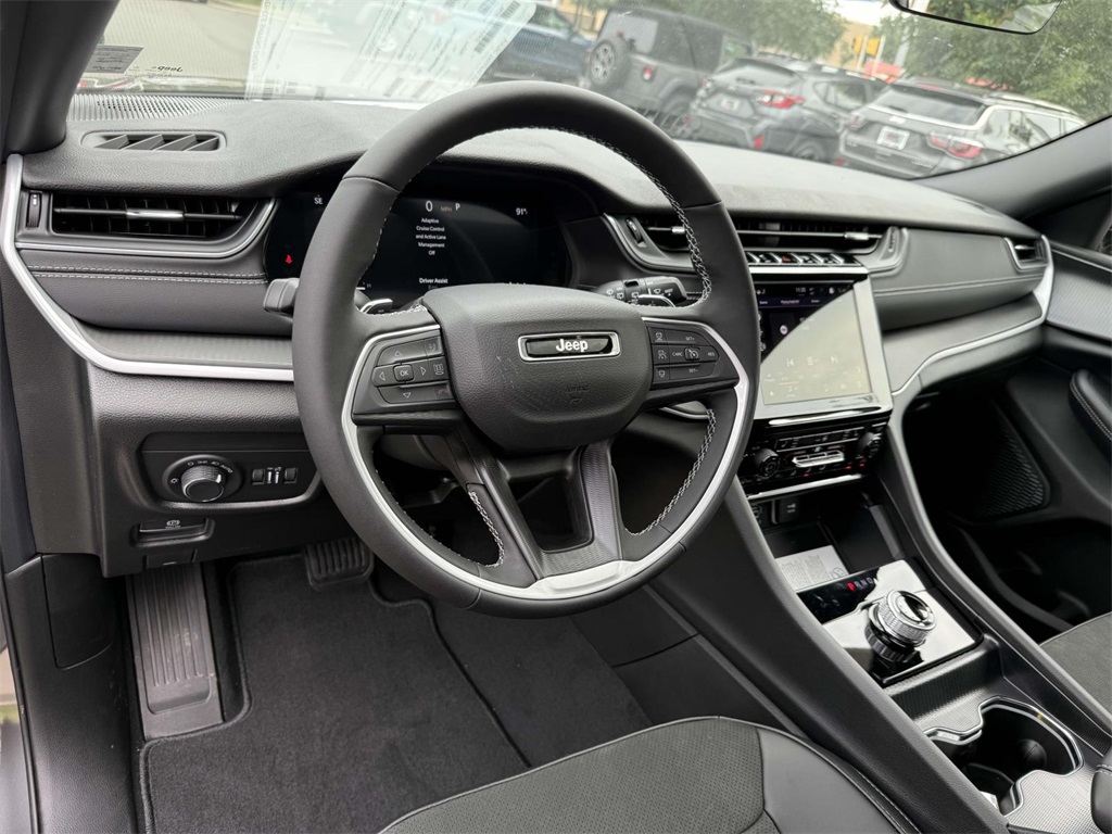 2025 Jeep Grand Cherokee Altitude X photo 2