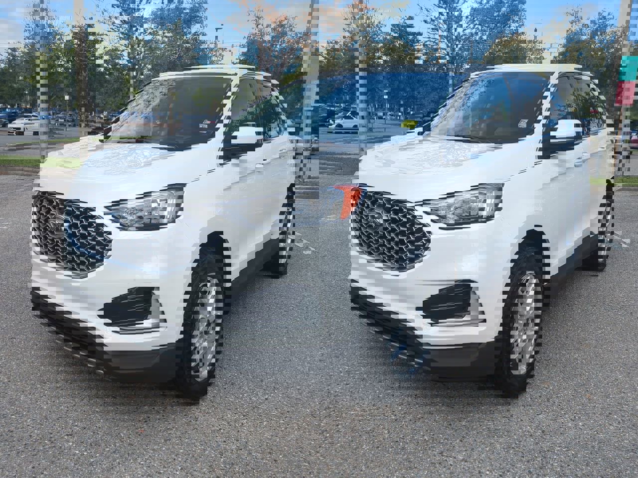 2023 Ford Edge SEL photo 2