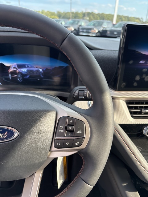 2025 Ford Explorer photo 18