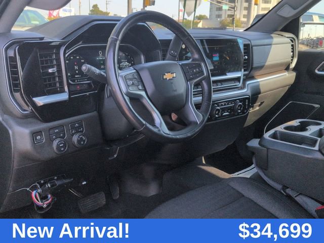 2022 Chevrolet Silverado 1500 LT photo 2