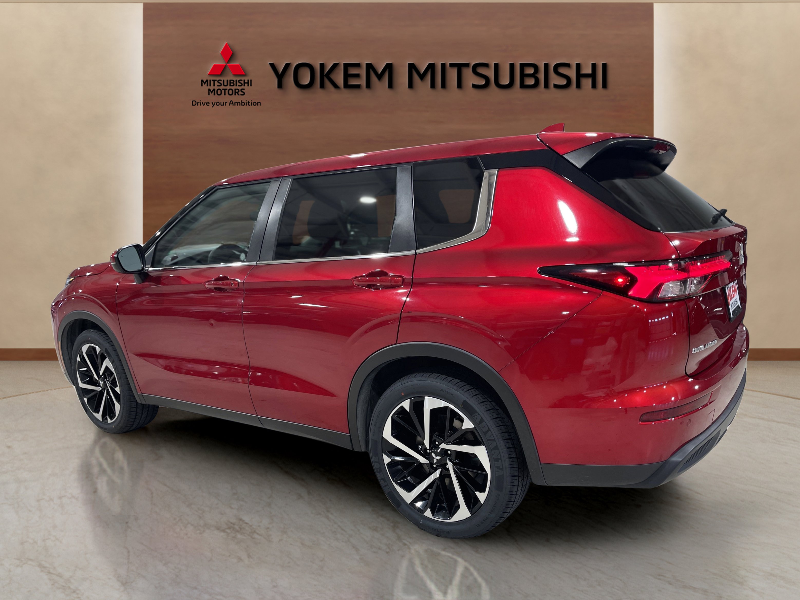 2022 Mitsubishi Outlander ES photo 3
