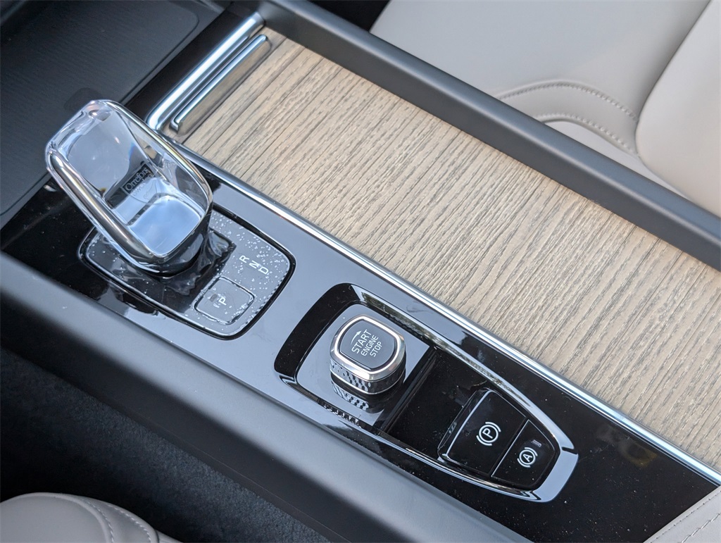 2026 Volvo XC60 B5 Plus photo 17