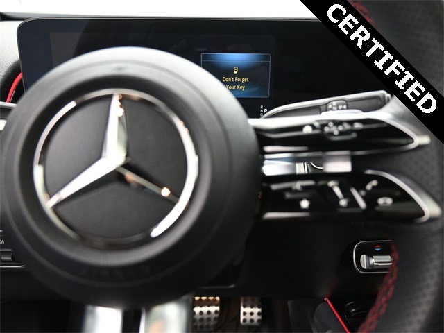 2024 Mercedes Benz GLB 250 photo 2