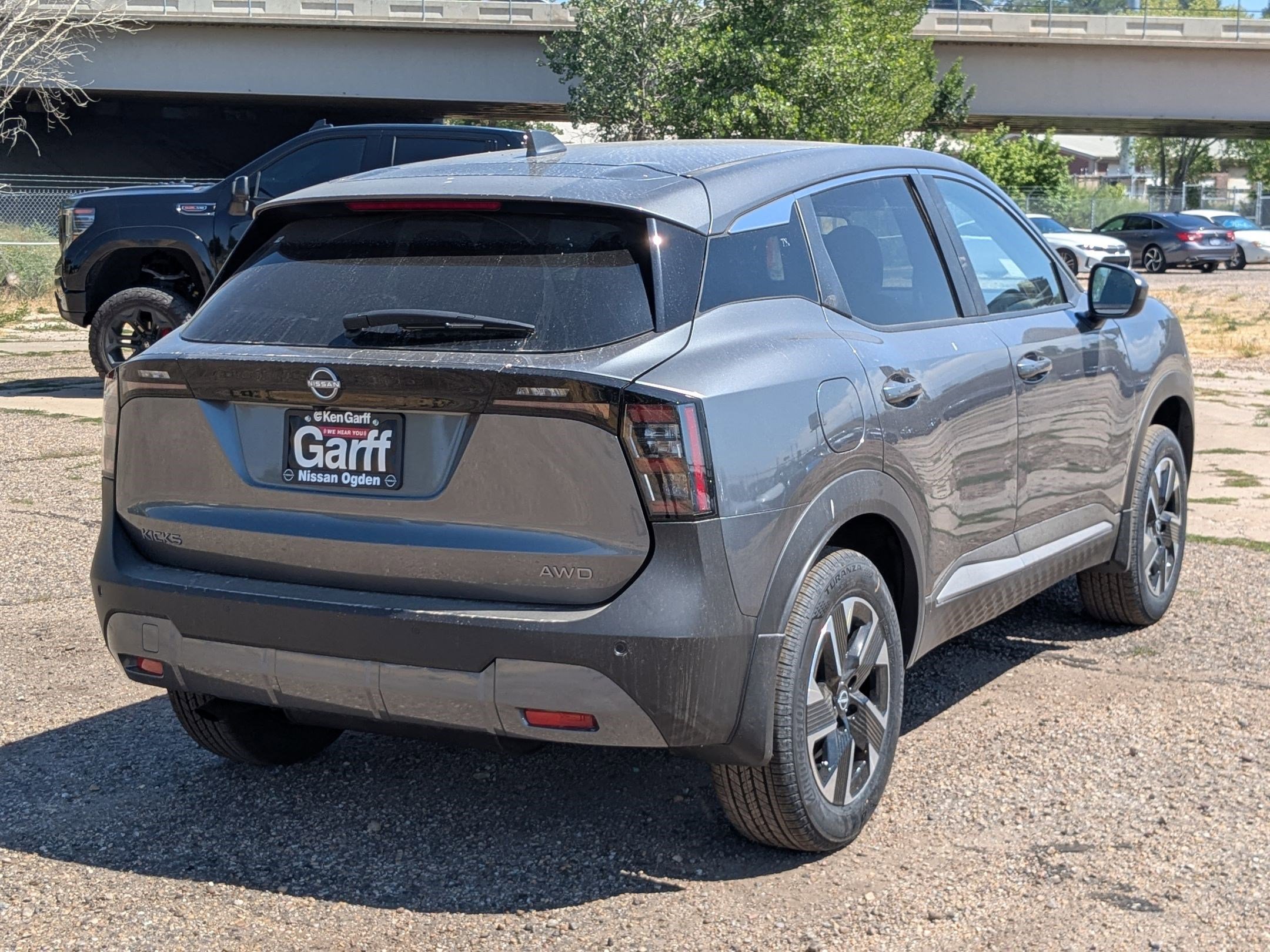2025 Nissan Kicks SV photo 3