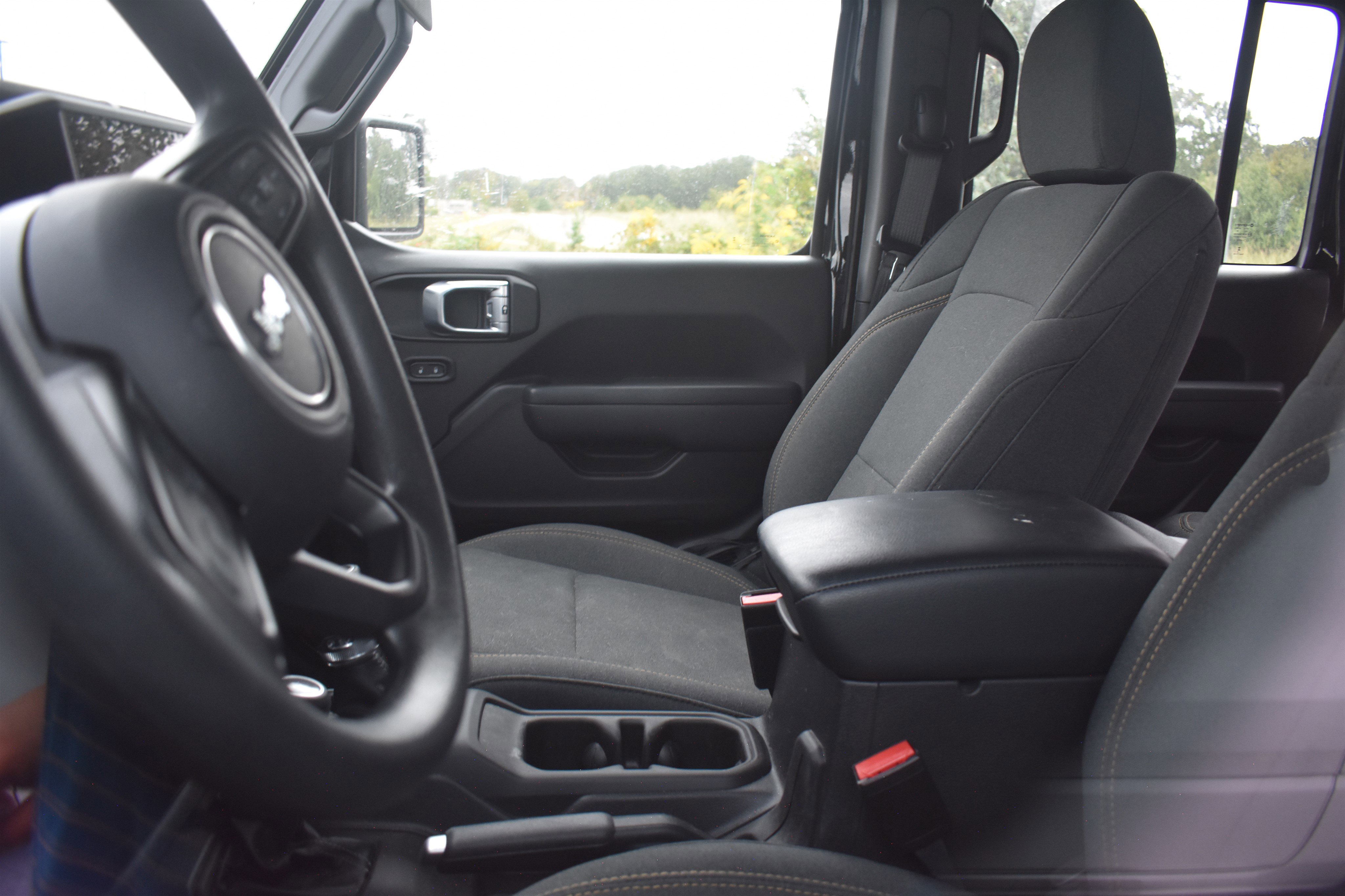2025 Jeep Wrangler Sport photo 3
