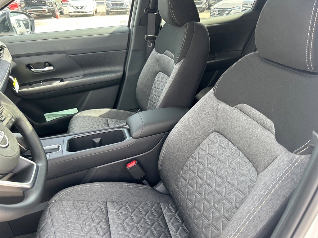 2026 Nissan Kicks SV photo 4