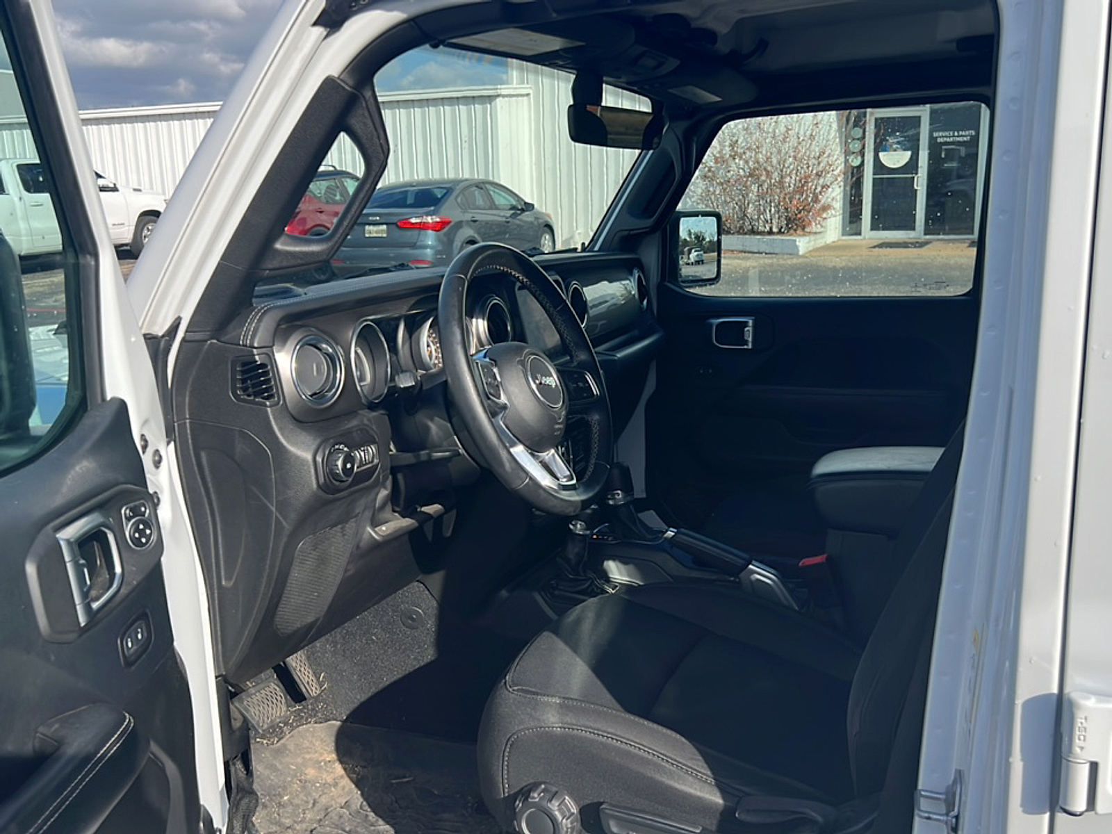 2018 Jeep Wrangler Unlimited Sahara photo 2