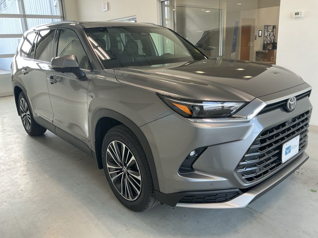 2026 Toyota Grand Highlander Platinum's photo