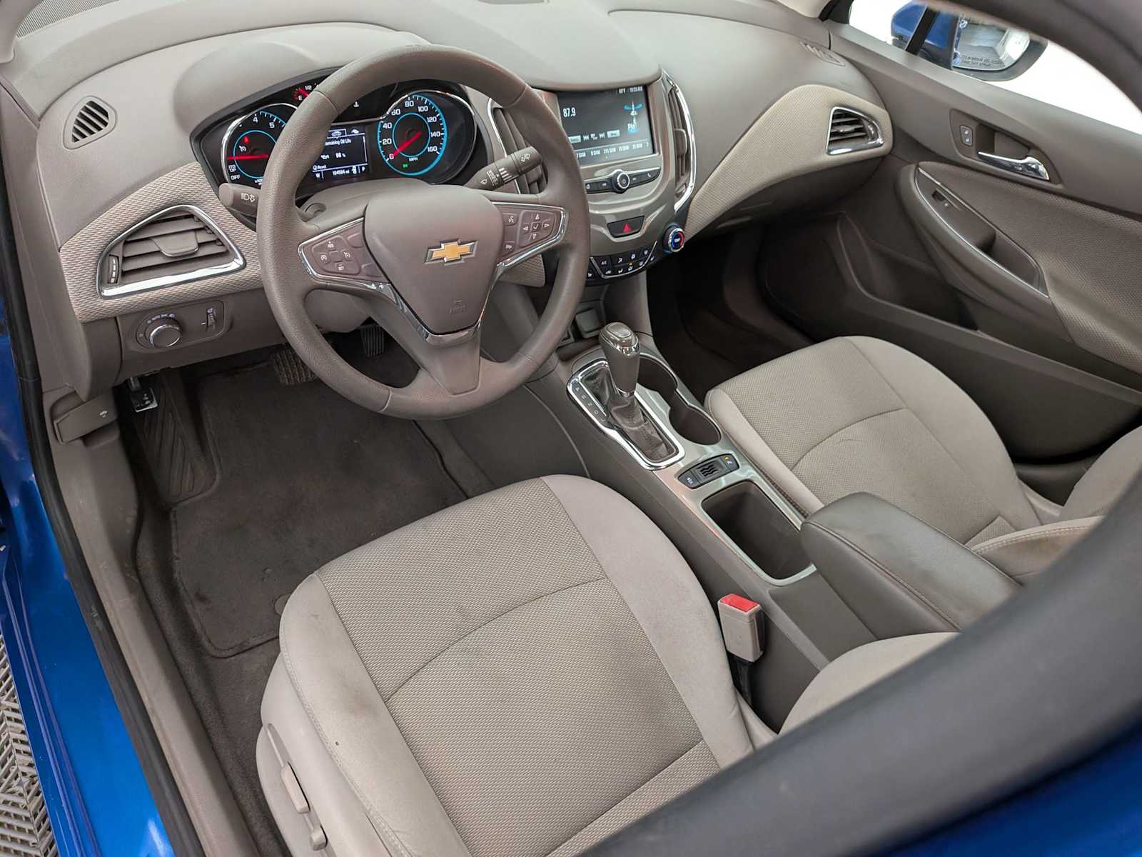 2016 Chevrolet Cruze LT photo 2