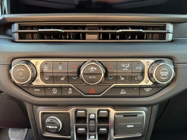 2025 Jeep Gladiator Mojave photo 14
