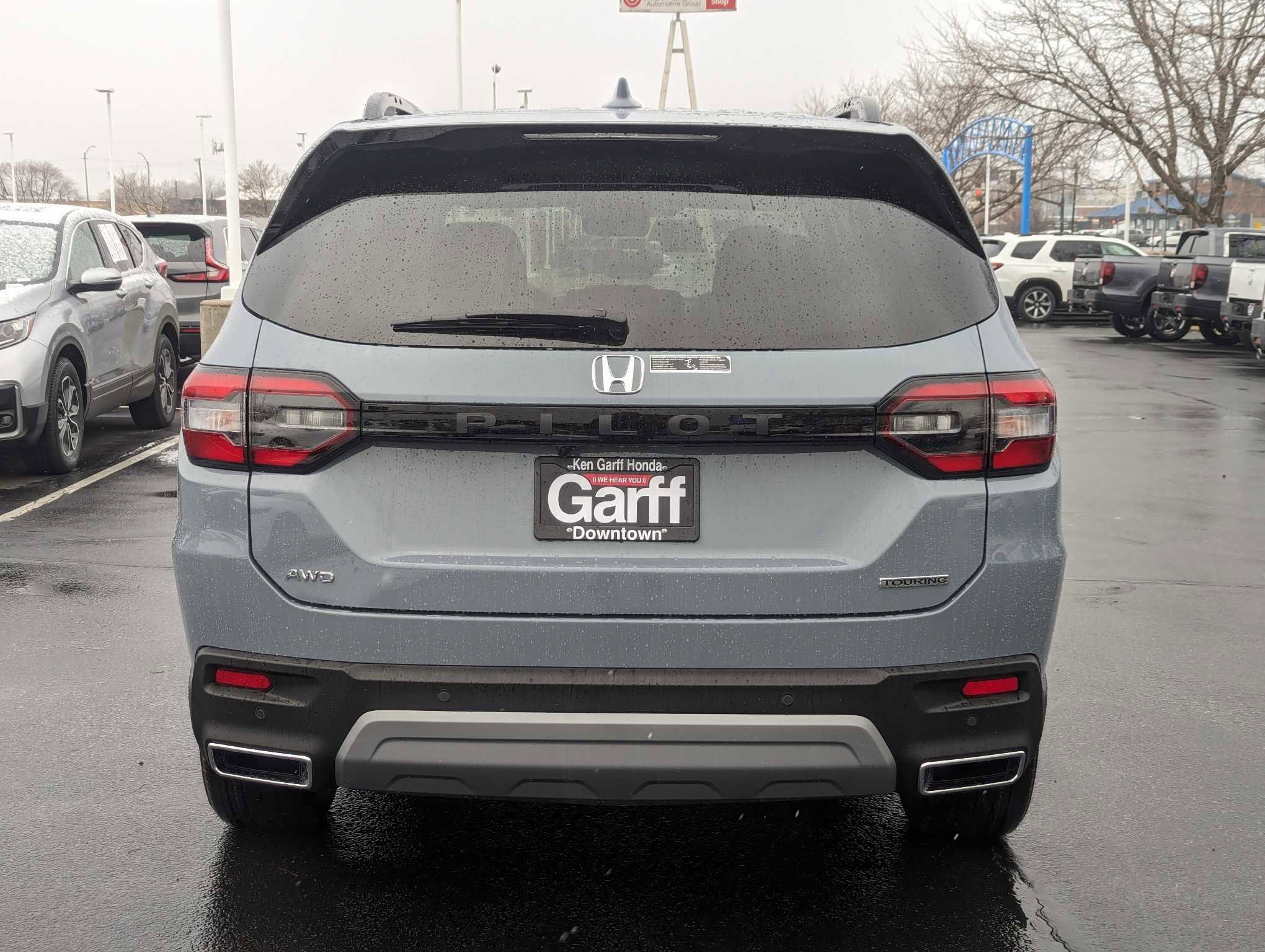 2025 Honda Pilot Touring photo 4