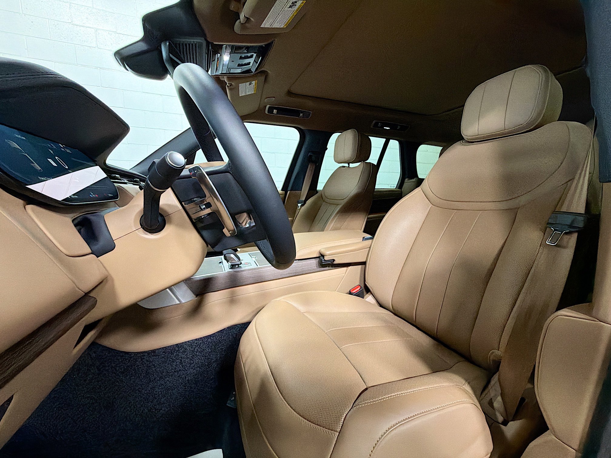 2025 Land Rover Range Rover SE photo 3