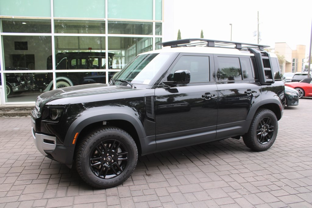 2025 Land Rover Defender S's photo