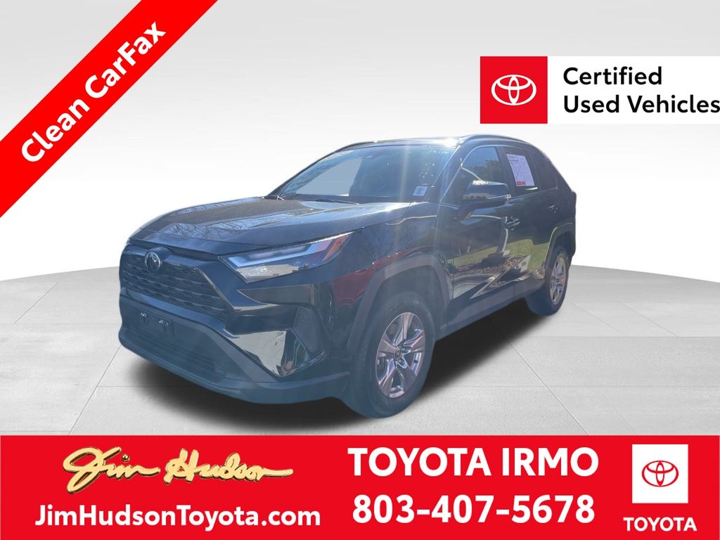 2024 Toyota RAV4 XLE's photo