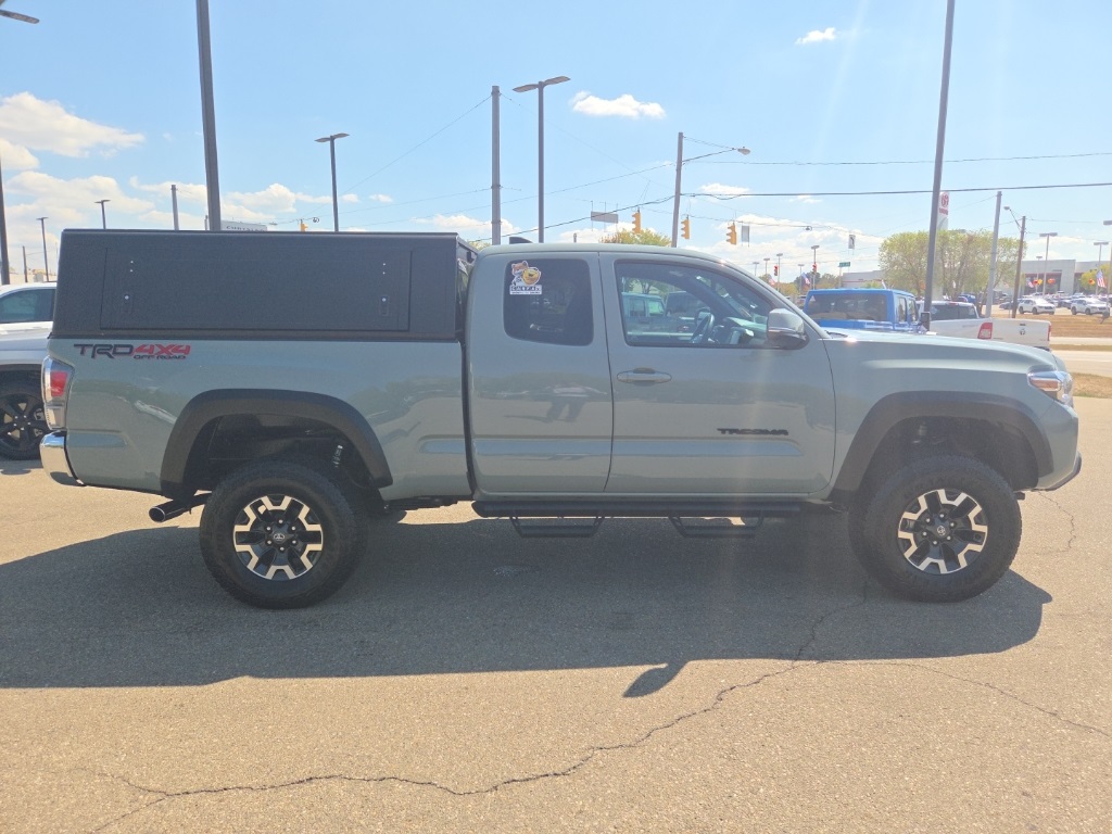 2023 Toyota Tacoma TRD Off-Road photo 13
