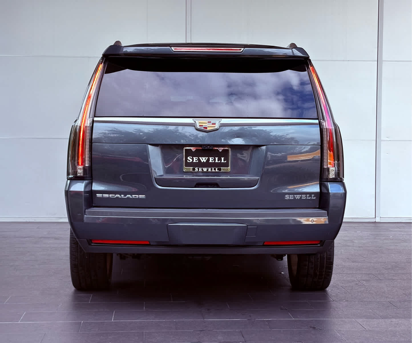 2019 Cadillac Escalade ESV Luxury photo 3