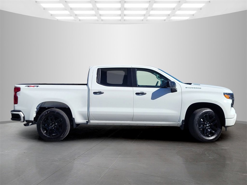 2025 Chevrolet Silverado 1500 Custom photo 3