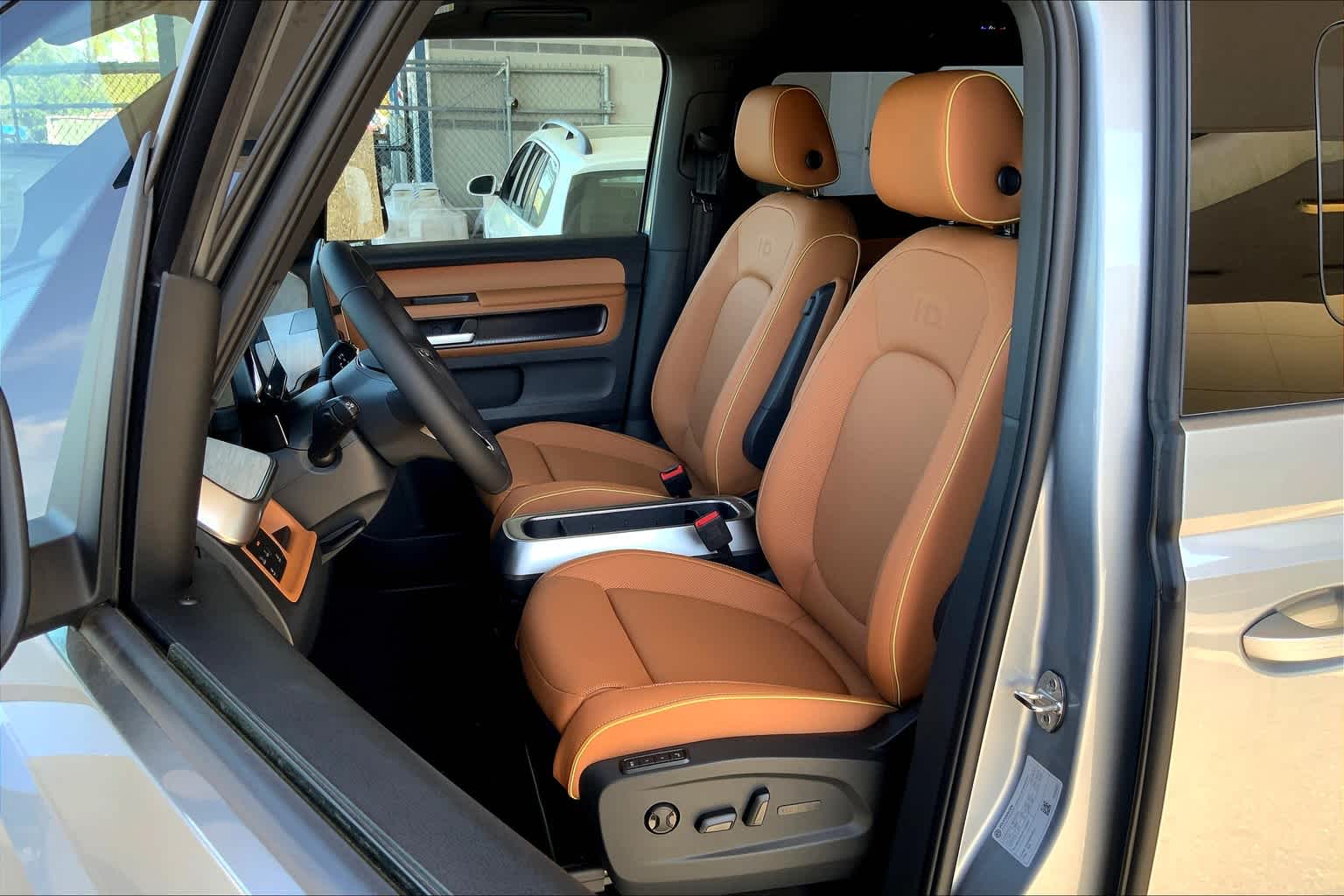2025 Volkswagen ID. Buzz Pro Plus photo 9