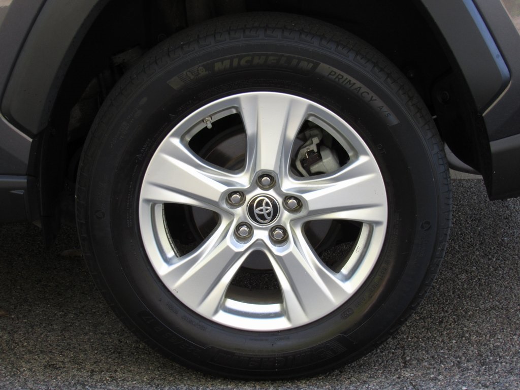 2021 Toyota RAV4 Hybrid LE photo 33