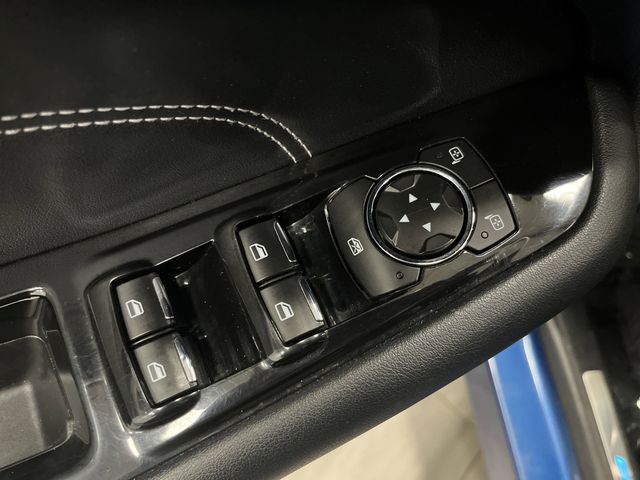 2020 Ford Edge Titanium photo 28