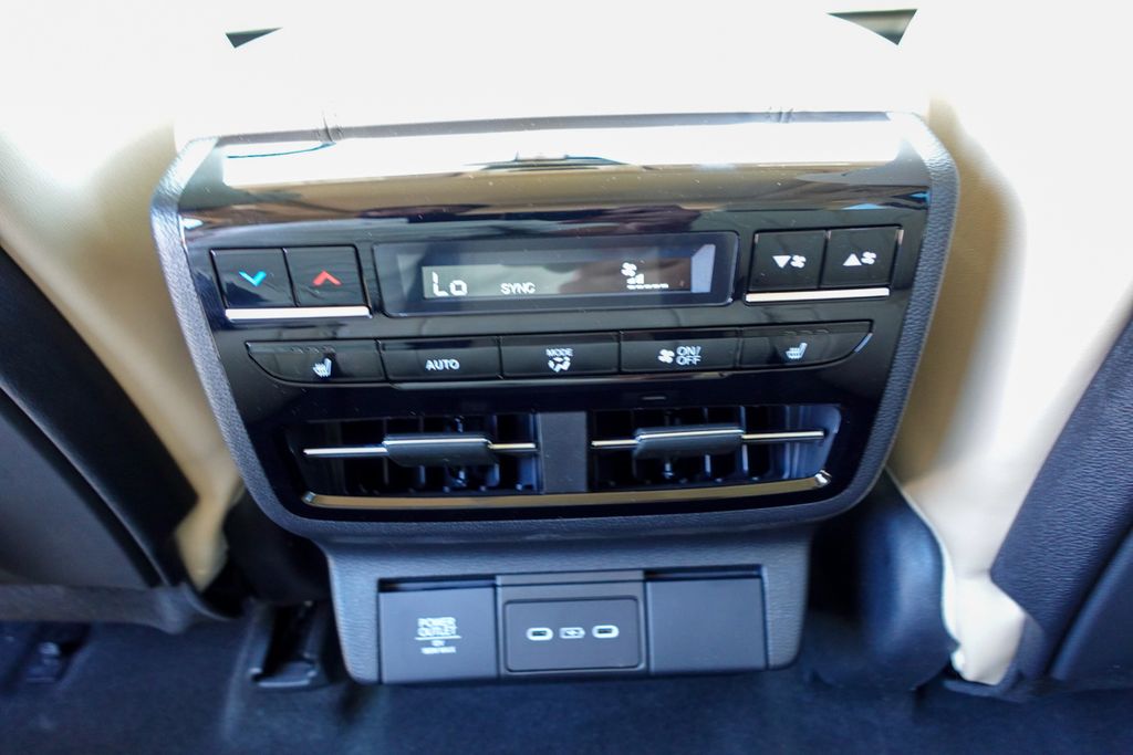 2025 Acura MDX SH-AWD Advance photo 24