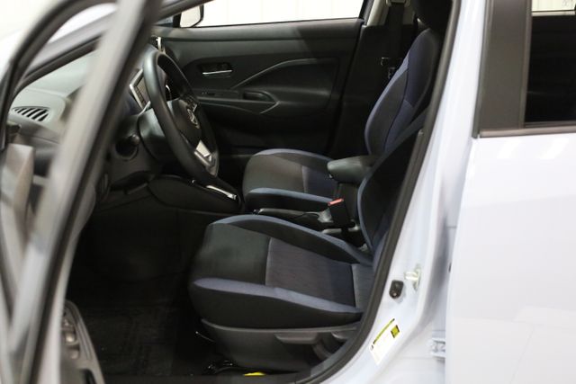 2025 Nissan Versa SV photo 8