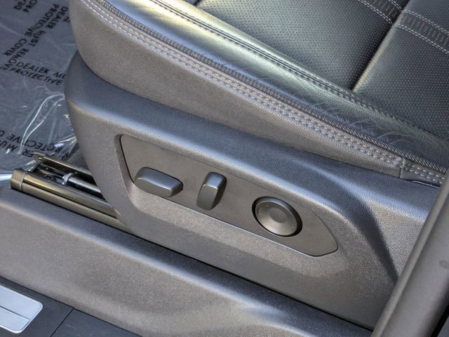 2023 Chevrolet Silverado 1500 High Country photo 13