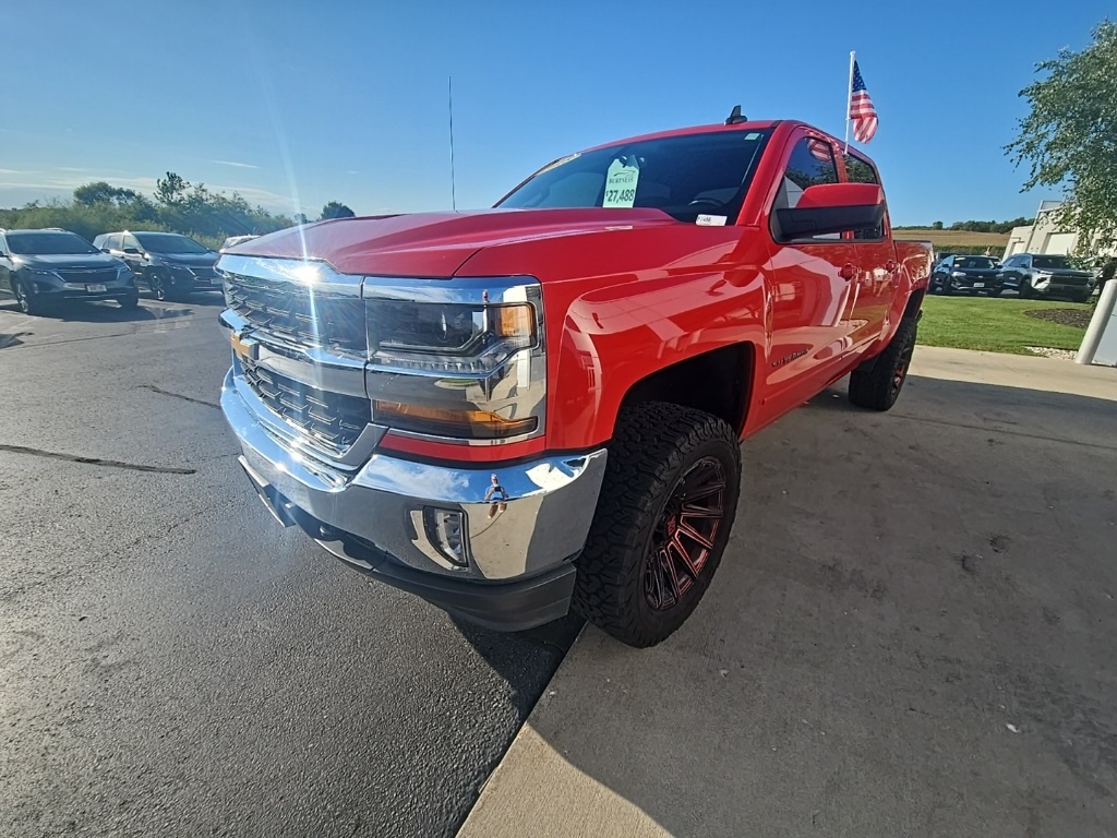 2018 Chevrolet Silverado 1500 LT photo 3