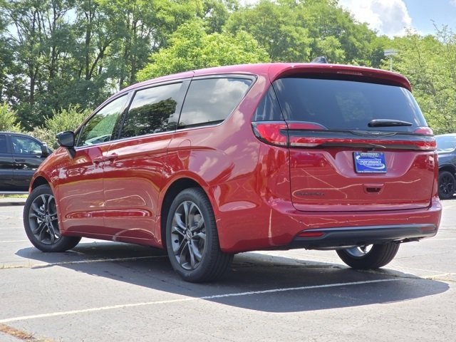 2026 Chrysler Pacifica photo 17