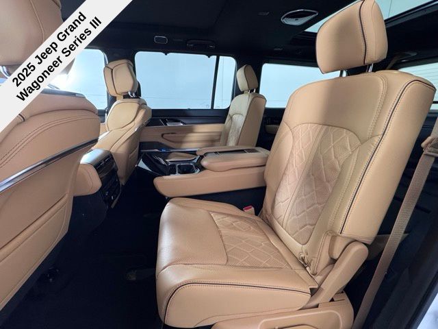 2025 Jeep Grand Wagoneer III photo 18