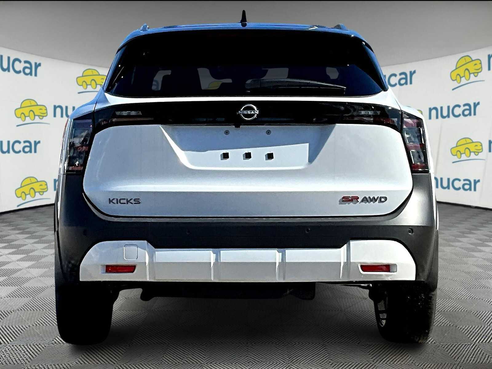 2025 Nissan Kicks SR photo 4