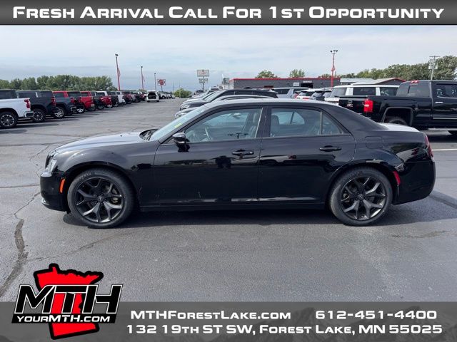2022 Chrysler 300 S photo 2