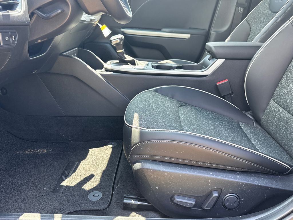 2025 Kia K4 GT-Line photo 9