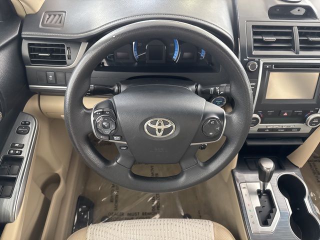 2014 Toyota Camry Hybrid LE photo 23