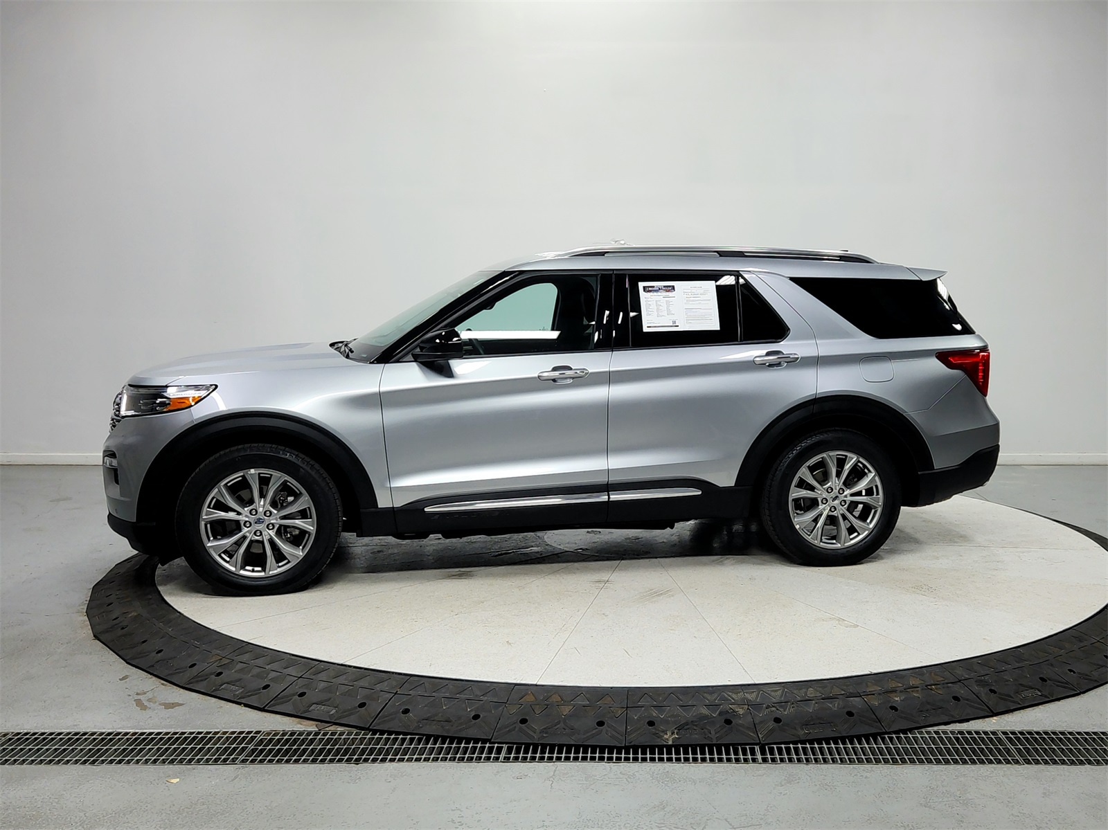 2024 Ford Explorer Limited photo 2