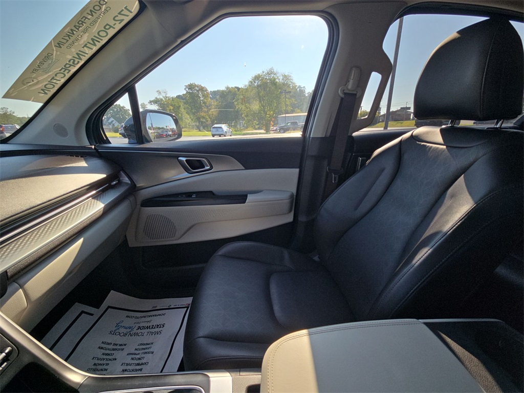 2023 Kia Carnival LX photo 13