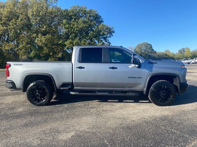 2026 Chevrolet Silverado 2500HD LT photo 2