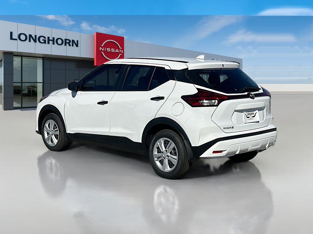2025 Nissan Kicks Play S photo 3