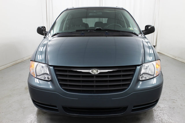 2007 Chrysler Town & Country LX photo 3