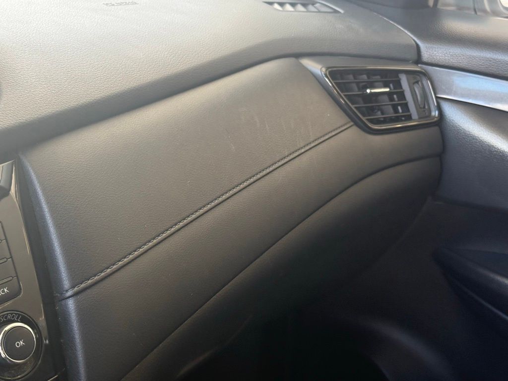 2020 Nissan Rogue SV photo 18