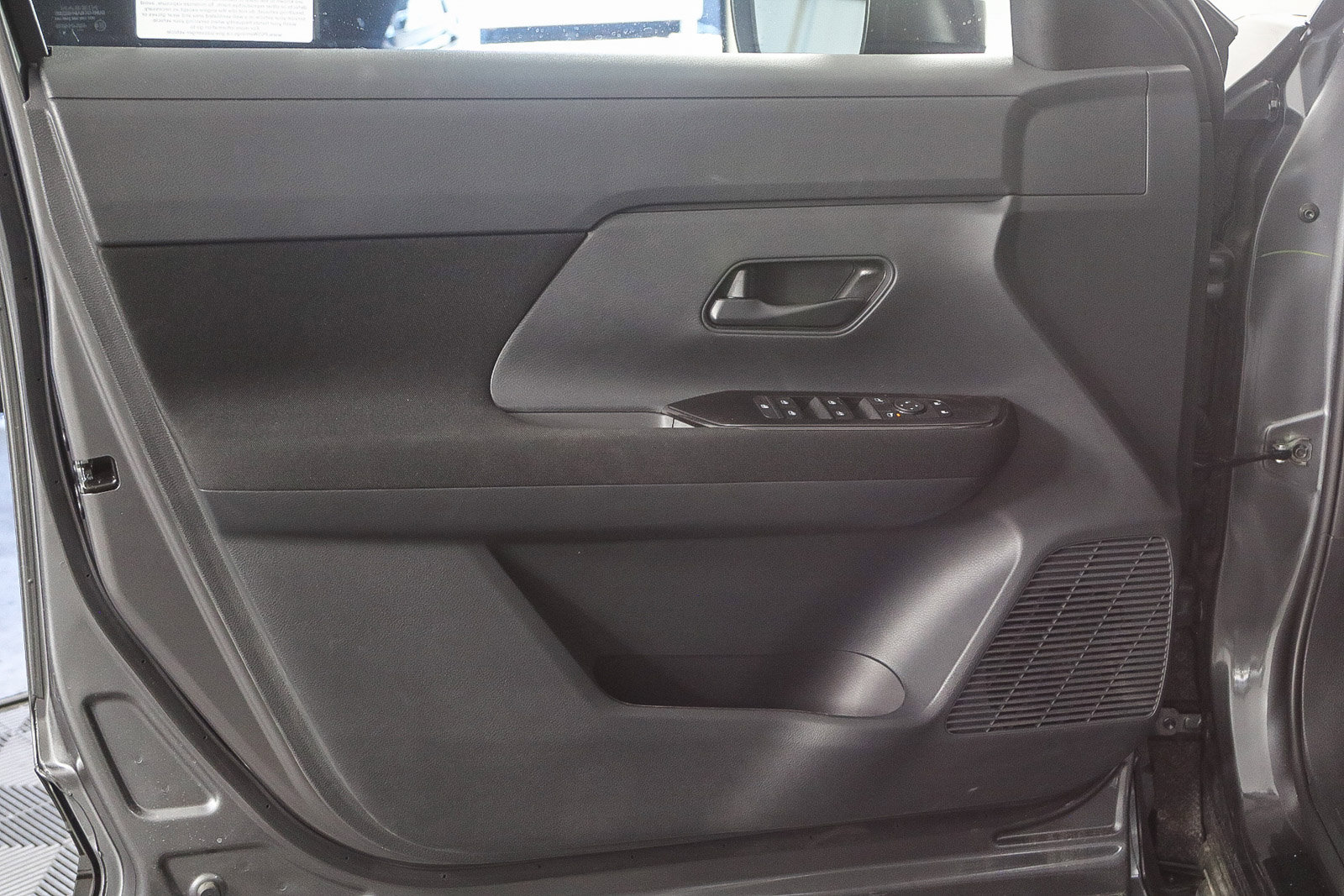 2025 Nissan Kicks S photo 22