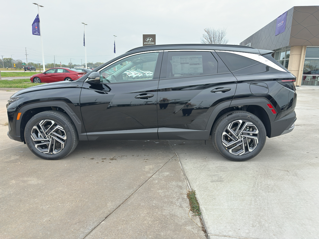 2025 Hyundai Tucson Hybrid Limited photo 3