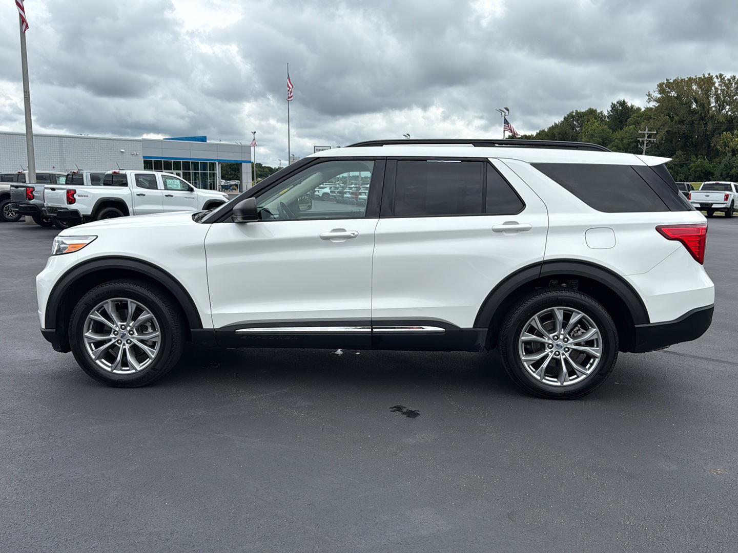 2022 Ford Explorer XLT photo 3