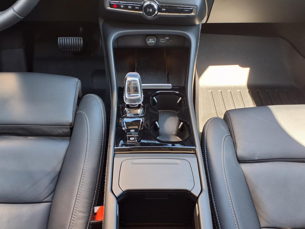 2024 Volvo XC40 Ultimate photo 18