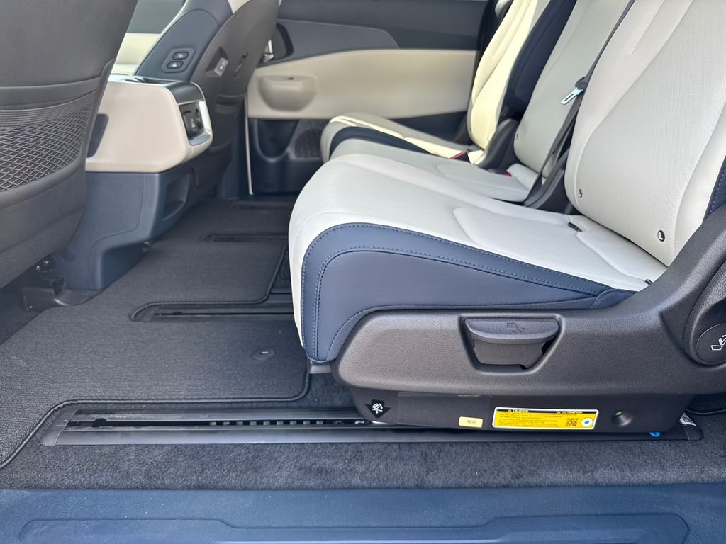 2026 Kia Carnival SX photo 21