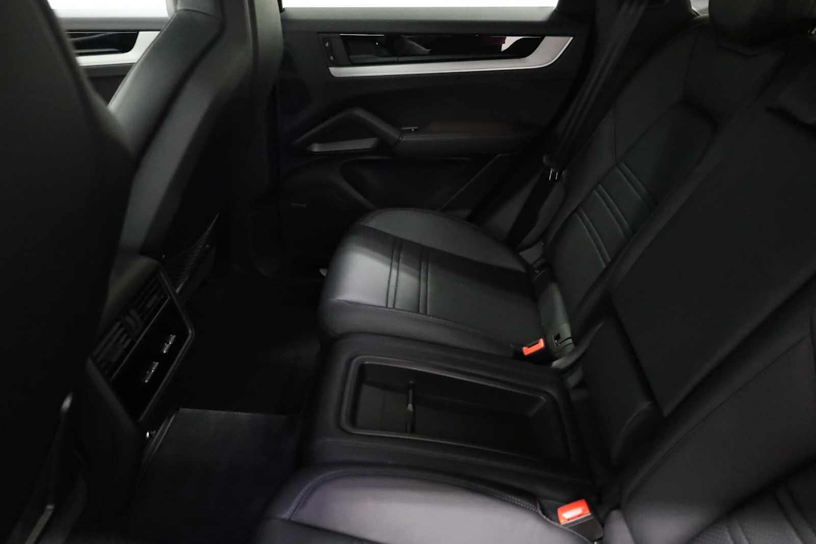 2024 Porsche Cayenne Coupe photo 29