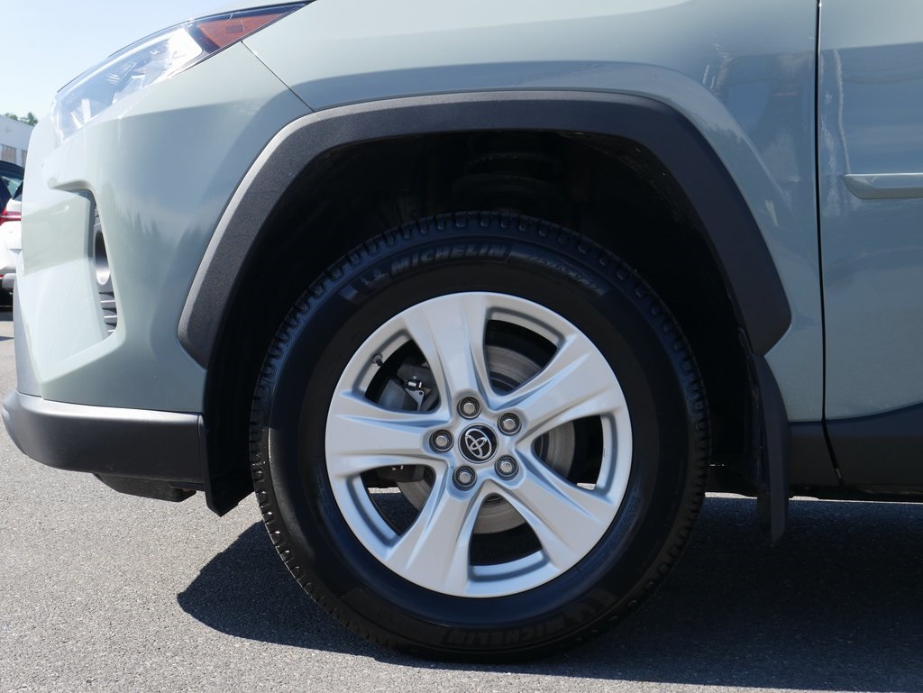 2019 Toyota RAV4 XLE Premium photo 7